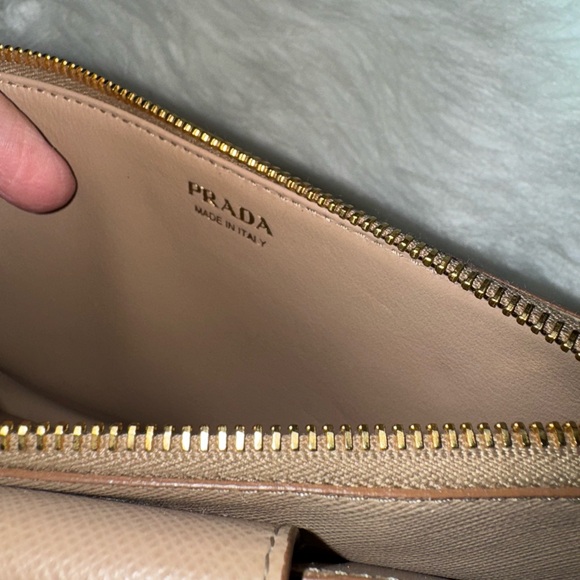Prada wallet - Picture 10 of 11